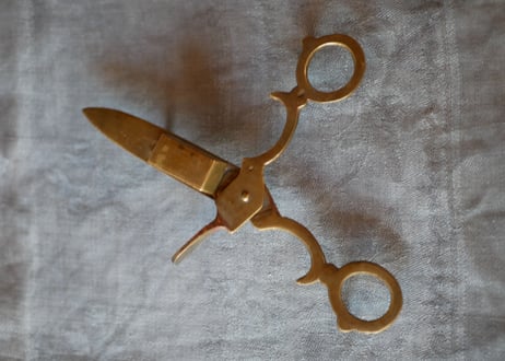 candle snuffer