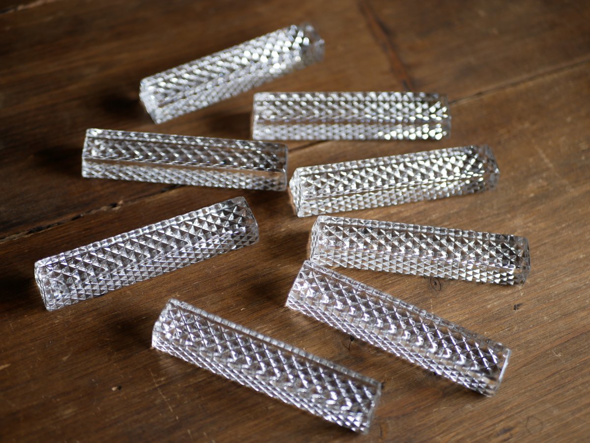 ガラスのナイフレスト フランスヴィンテージ ブロカントのある