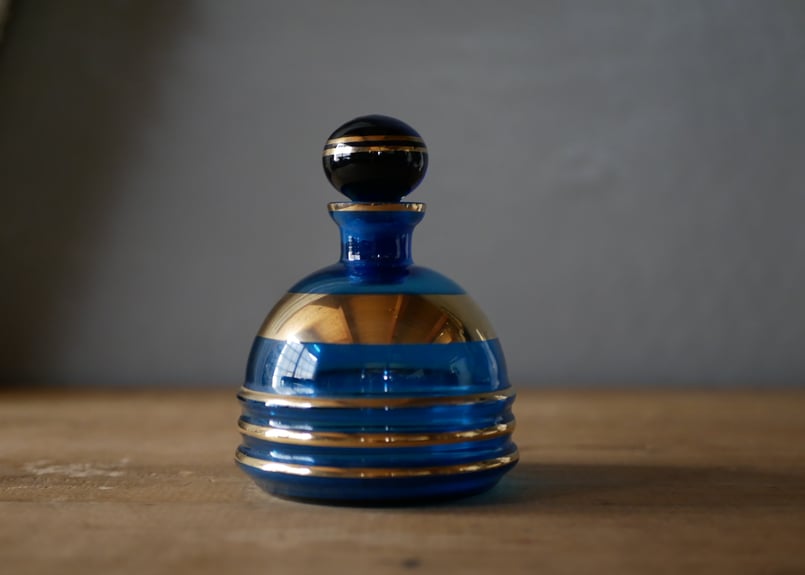アンティークのブルーの小さな香水ビン 【公式通販】