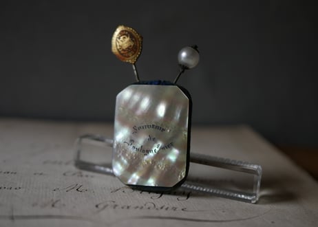SOUVENIR  シェルのピンクッション　ハットピン2本付き　フランスアンティーク　アンティークのある生活