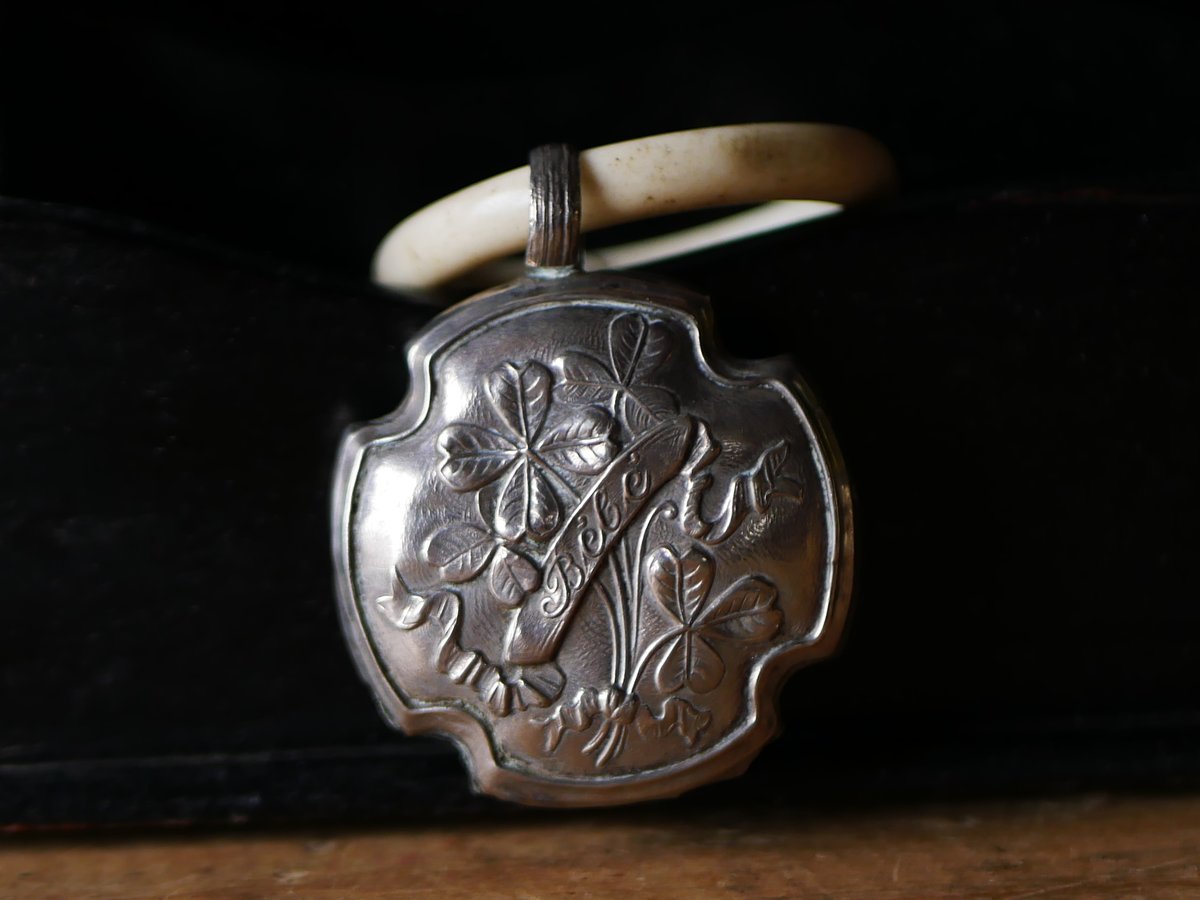 シルバーラトル 四つ葉 ベビーラトル 純銀 がらがら フランス