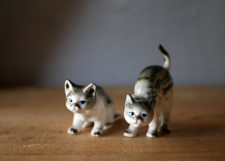 ダークグリーン　陶器の猫　フランスヴィンテージ　ブロカント