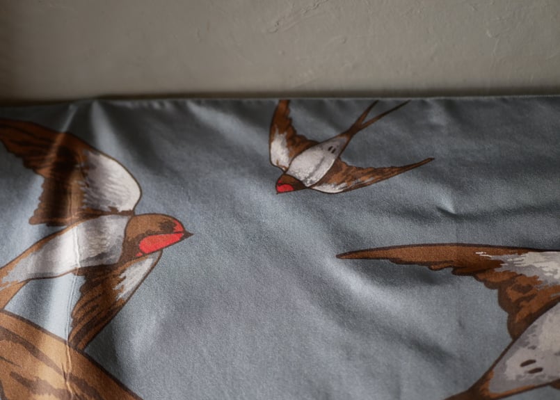 シルクのスカーフ ツバメ フランスヴィンテージ ブロカント