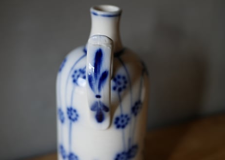 淡いブルーの小花柄　VINAIGRE　陶器のボトル　フランスアンティーク　ブロカントのある暮らし
