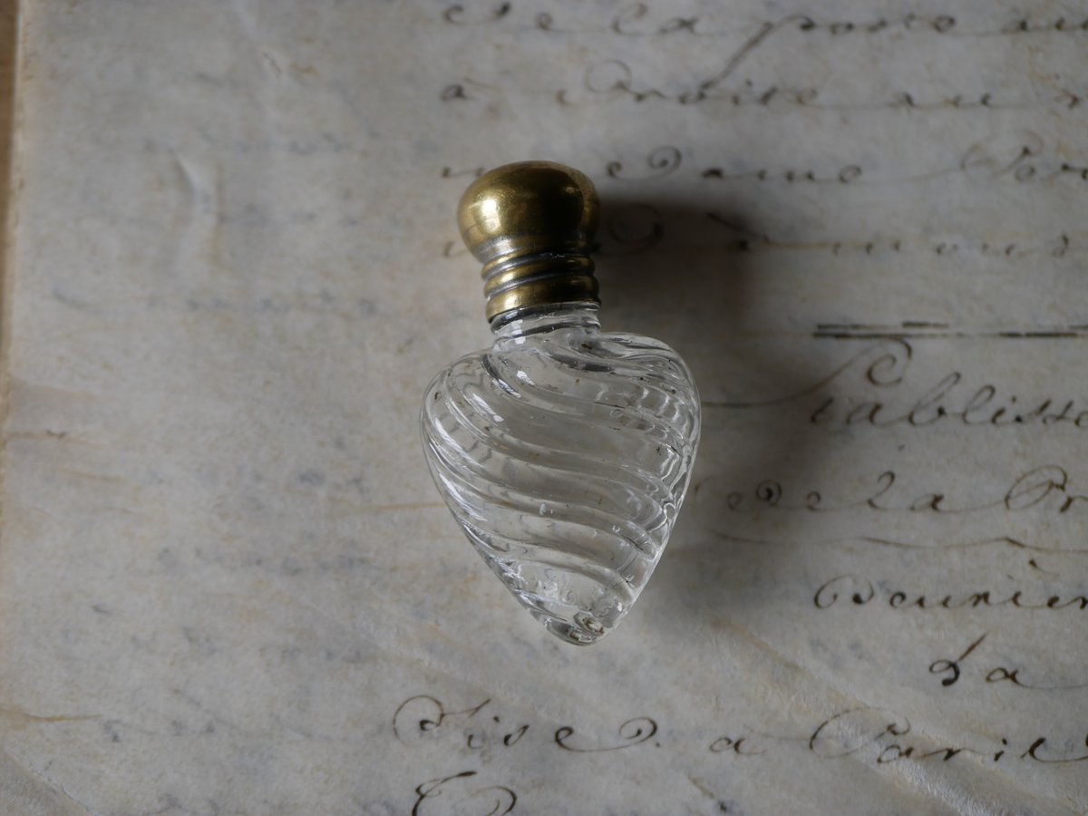 小さなガラスの香水瓶 旅行用 携帯用 ブロカントのある暮らし フランス