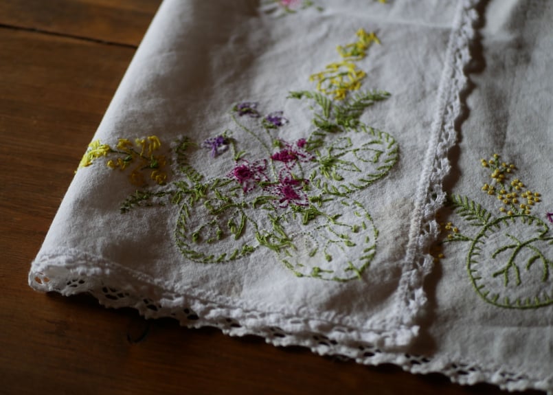 アンティークテーブルクロスミモザ刺繍