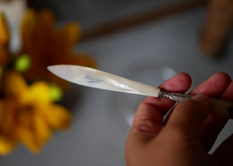 Mother of pearl, Knife