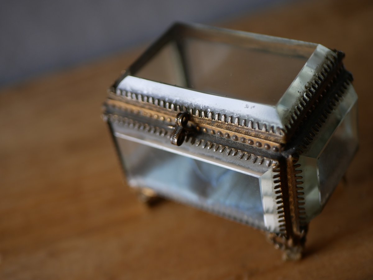 ガラスのジュエリーボックス フランスアンティーク アンティークのある