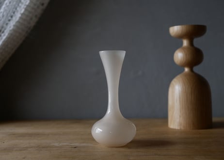no.5 　オパリンガラス　フラワーベース　フランスヴィンテージ　ブロカントのある暮らし