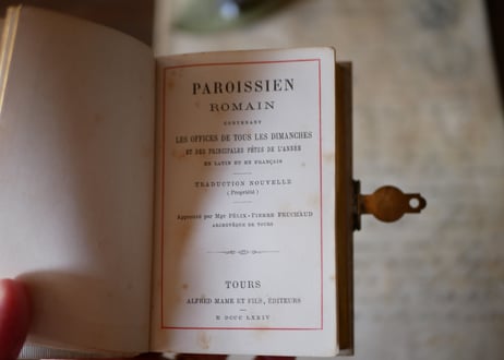 フランスアンティーク　聖書　聖杯　アイボリー