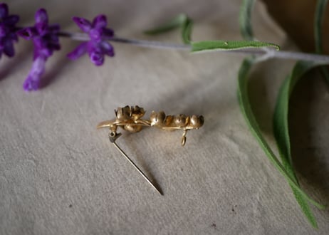お花のアンティークブローチ　フランスアンティーク　ブロカントのある暮らし