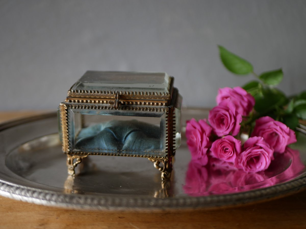 ガラスのジュエリーボックス フランスアンティーク アンティークのある