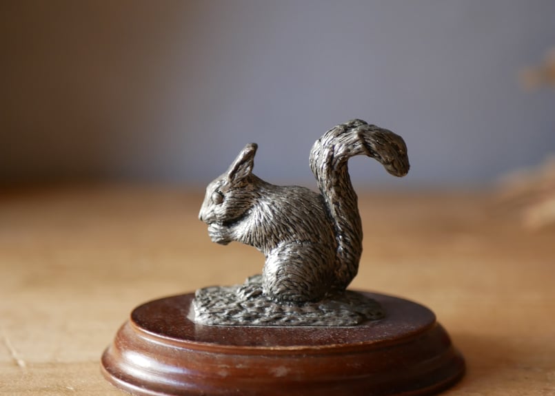 大変希少なアルフェニデ製アンティークピューター トレイ（りす）