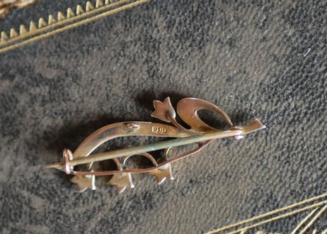 Muguet, K9  brooch