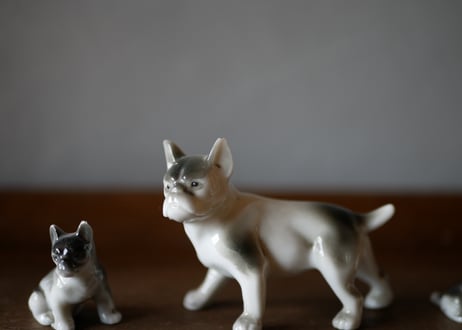 ポーセリンの犬の親子　置物　フランスヴィンテージ　ブロカントのある暮らし