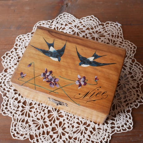 1900年南仏　フランスアンティーク　モシュリンヌ フランスアンティーク モシュリンヌ ボックス ツバメ 入れ物 モ