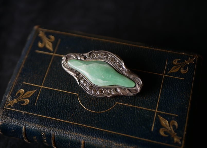 翡翠 アンティークブローチ アンティークアクセサリー ブロカントの