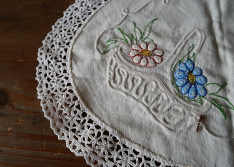 フランスアンティーク　刺繍　パニエ　B