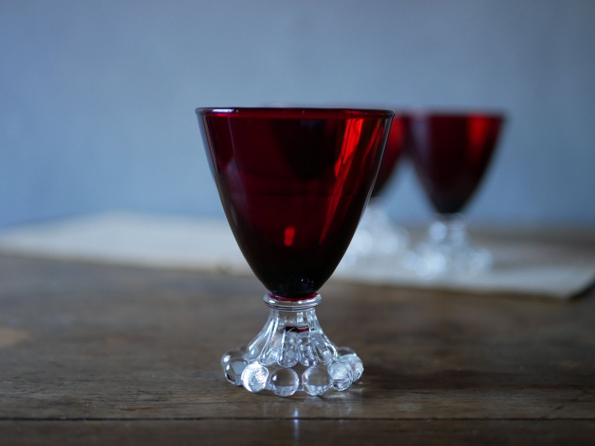 souフランスアンティーク　可愛らしい枝付きガラスパーツ　希少　赤系 ワインレッドカラー 台座が可愛らしいグラス フランスアンティーク