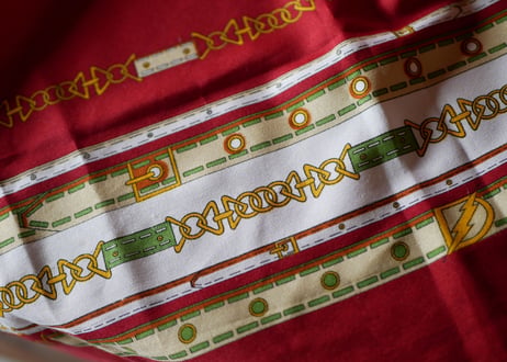 France・PARIS より ヴィンテージスカーフ ボルドーﾁｪｰﾝ柄