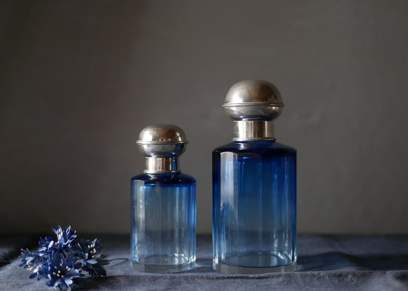 フランス　アンティーク　香水瓶 天使の小さな香水瓶 ペンダントトップ 気付け薬 フランス