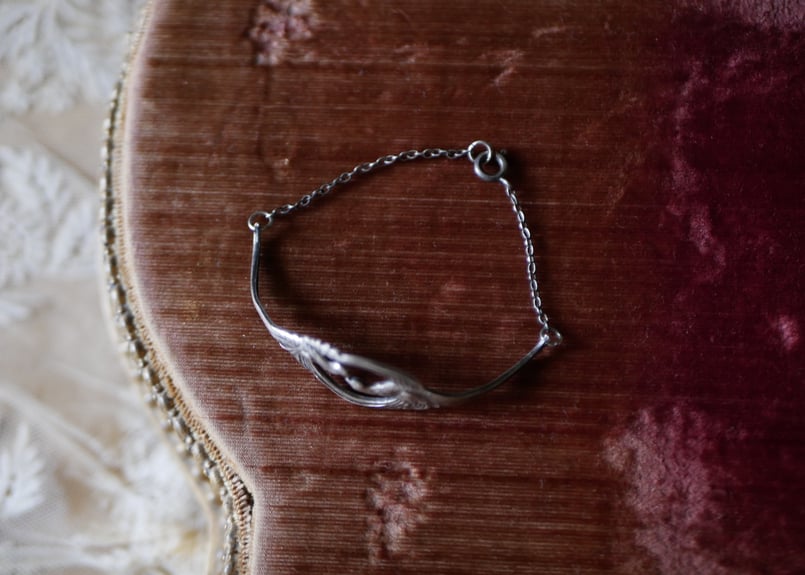 (フランスヴィンテージ)アールヌーボー透かし彫デザイン/シルバーバングル フランスヴィンテージ)アールヌーボー透かし彫デザイン/シルバー