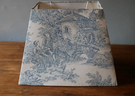 Toile de jouy, Lampshade