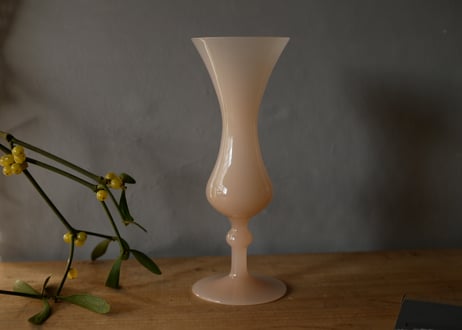 オパリンガラス　フラワーベース　PALE ORANGE　フランスヴィンテージ　ブロカントのある暮らし