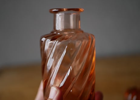 香水瓶　小さい方　ピンク　フランスアンティーク　アンティークのある暮らし