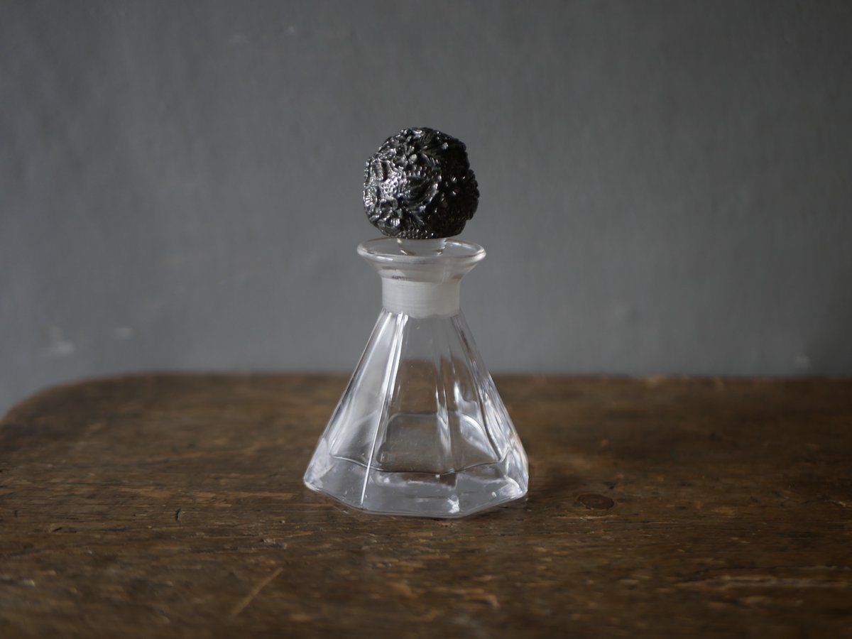 パフュームボトル 香水瓶 フランスブロカント アンティークのある