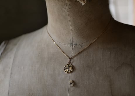 三つ葉　ネックレストップ　ペンダントトップ　ゴールドプレート　フランスアンティーク