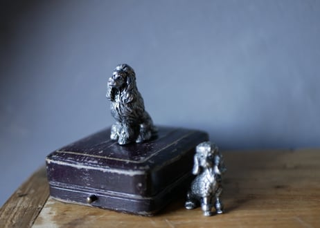 no.1 犬のフィギュリン　ピューター　フランスヴィンテージ　ブロカント