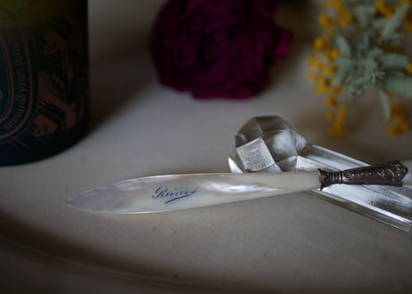 Mother of pearl, Knife