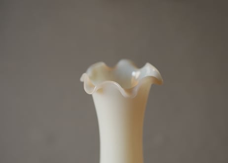オパリンガラス　フラワーベース　BLANC　フランスヴィンテージ　ブロカント