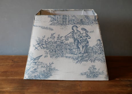 Toile de jouy, Lampshade