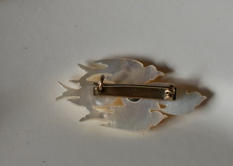 tsubame  brooch