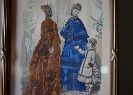 【パリのファッション】貴婦人たちと子ども　額付きリトグラフ画　フランスアンティーク　アンティークのある暮らし