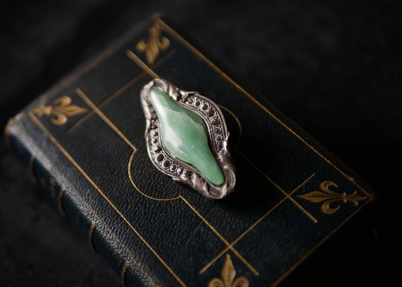 翡翠 アンティークブローチ アンティークアクセサリー ブロカントの