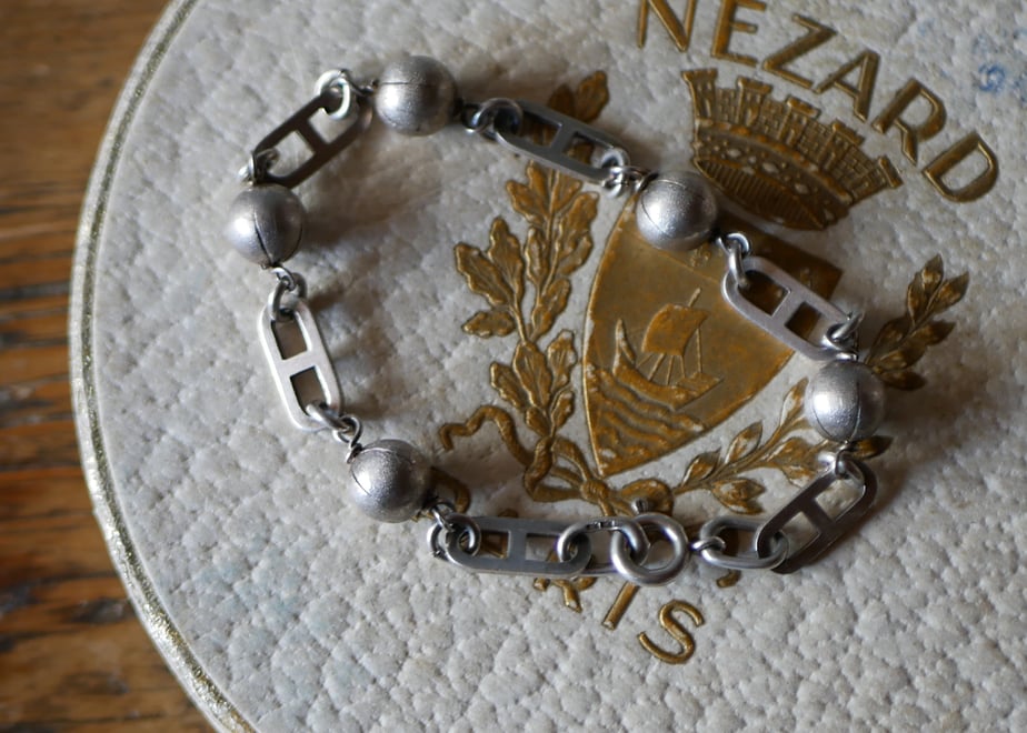 69d5f4bf3b4938098d5a6aba