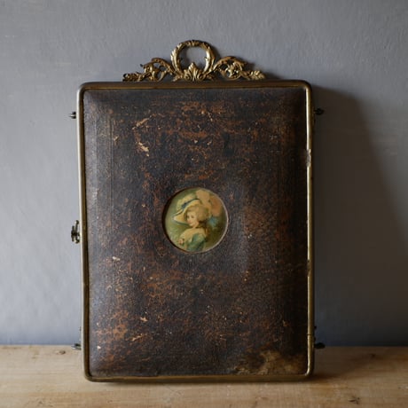 オルモル装飾　四足天使のアンティーク小物入れ オルモル装飾 四足天使のアンティーク小物入れ