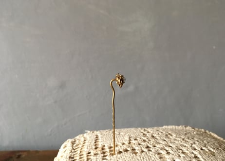 ラインストーンのついたハットピン french vintage