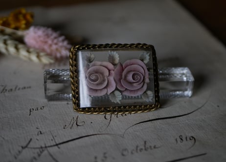 ローズ　lucite Brooch　ルーサイトブローチ　フランスヴィンテージ　ブロカント