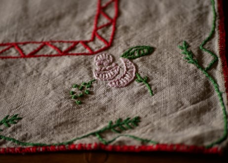フランスアンティーク　手仕事　バラの手刺繍　クロス　ドイリー