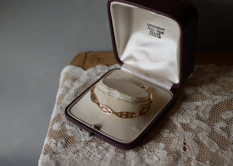 ブレスレット　アンティーク 装飾品 サファイアとダイヤの金無垢アンティークバングル・ブレスレット