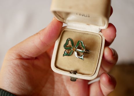 Ruban brooch