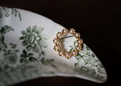 花リースのブローチ FRANCE vintage ブロカント