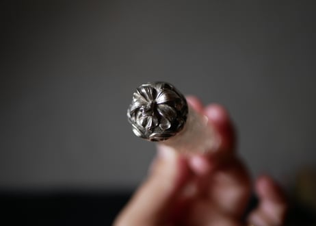 カットガラス　百合の花　香水瓶　フランスアンティーク　アンティークのある暮らし
