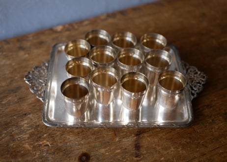 12 cups + plate