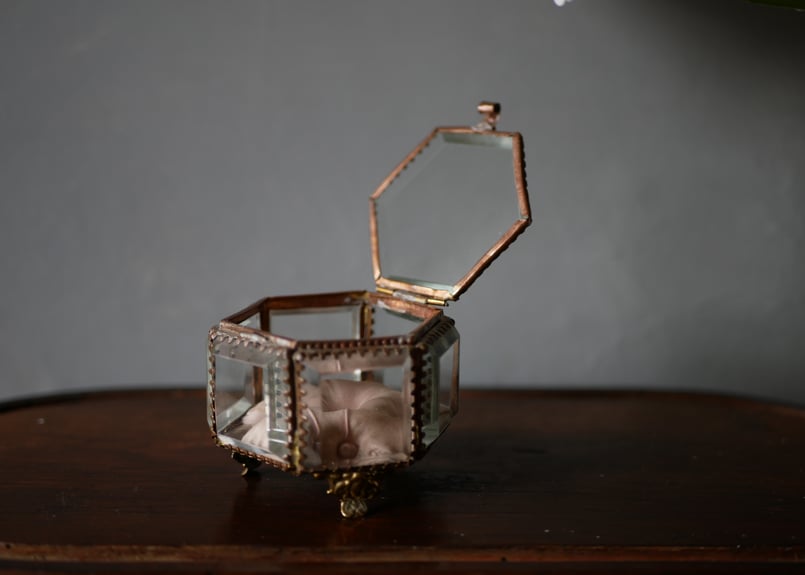 アンティーク六面体のジュエリーボックスーフランス19世紀オルモル 六角形 ピンク オルモルガラス ジュエリーボックス フランス