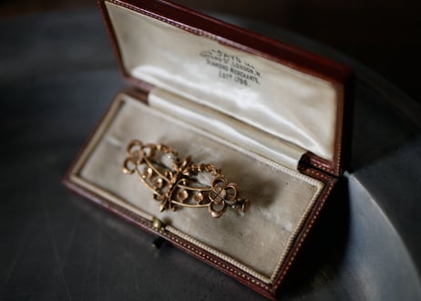 細かい花デザインのブローチ FRANCE antique BROCANTE vintage